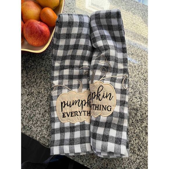100% Cotton Black & White Check Hand Towels with Embroidered Pumpkins NWT - Picture 2 of 5